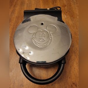 VillaWare Mickey's Waffler